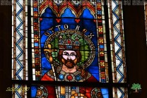 Feine Linien und farbige Glasstücke verleihen einer mittelalterlichen Figur ihren Ausdruck. (Bild: Stefan Siedler)