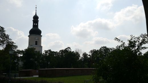 Die nahe Schönefelder Kirche