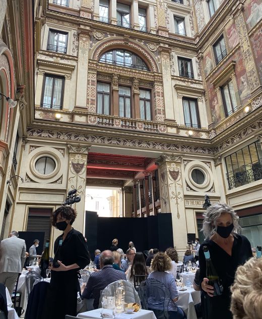 Galleria Sciarra, die zwischen 1885 und 1888 von Prinz Maffeo Barberini Colonna di Sciarra erbaut wurde und ein authentisches architektonisches Meisterwerk von Giulio De Angelis ist, Symbol des Geschmacks der Zeit .